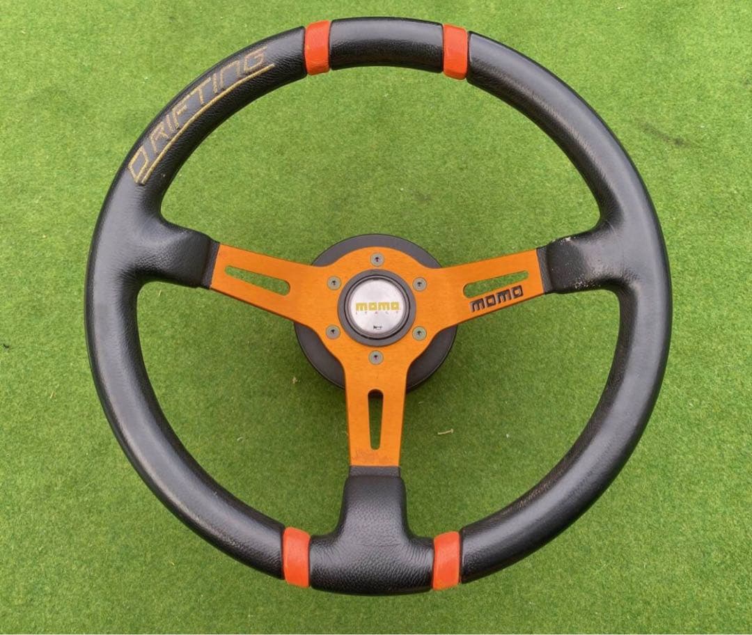 MOMO モモ　DRIFTING ドリフティング　ステアリング　ハンドル