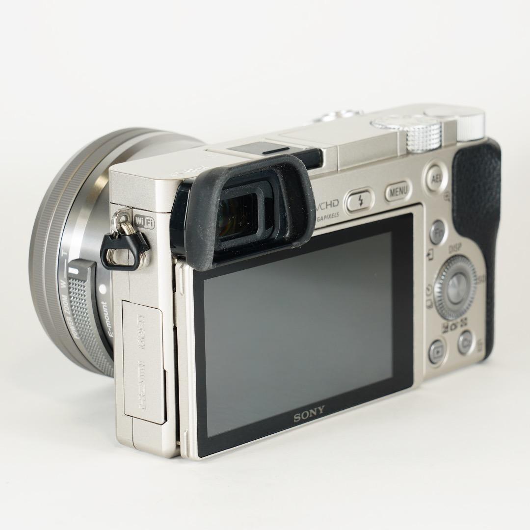 【極美品】SONY ミラーレス 真・α6000 ILCE-6000L シルバー