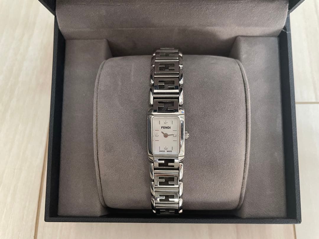 FENDI シルバー スクエア腕時計