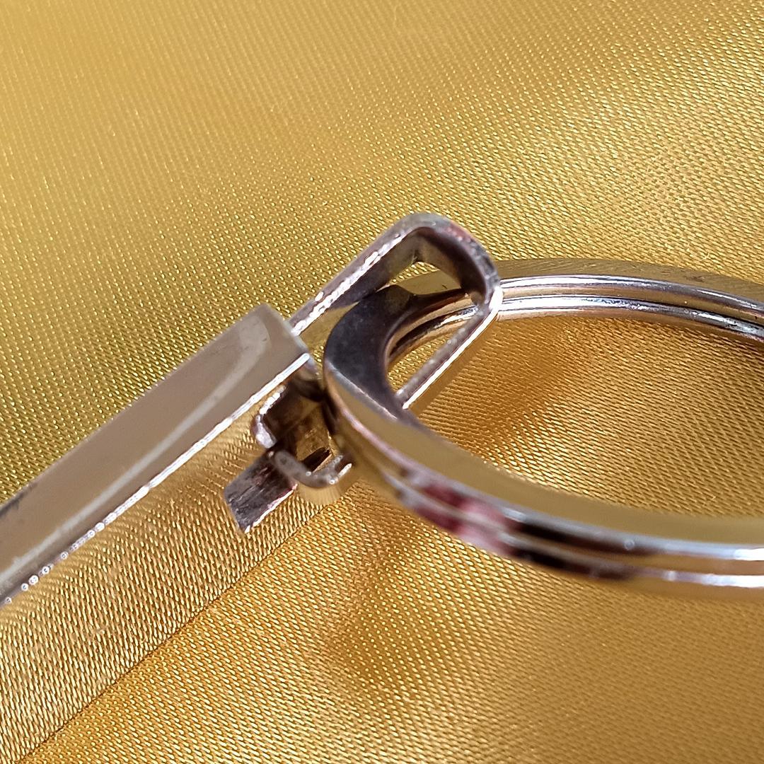 Louis Vuitton キーリング キーホルダー プレート ロゴ ブラック