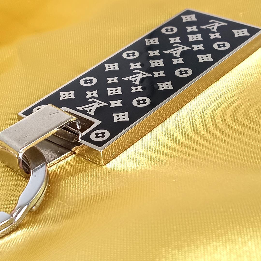Louis Vuitton キーリング キーホルダー プレート ロゴ ブラック