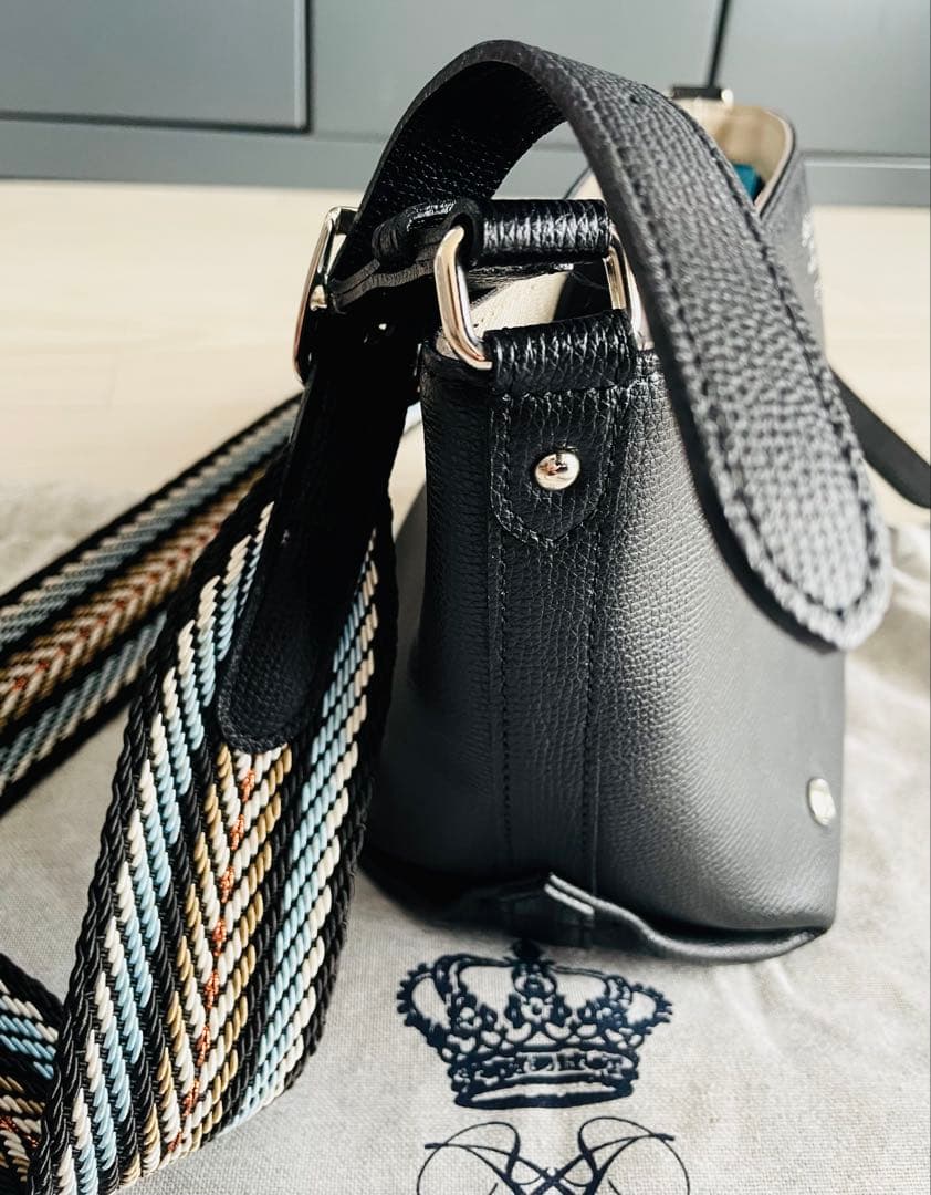 ADMJイタリアンレザー クロスボディーバッグ