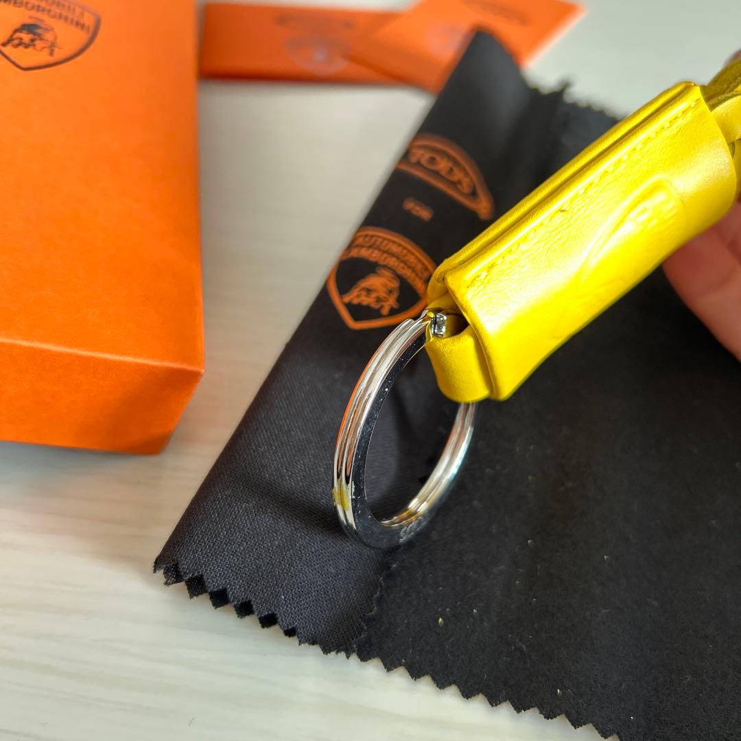 非売品 TOD'S イエロー レザー キーホルダー ランボルギーニ