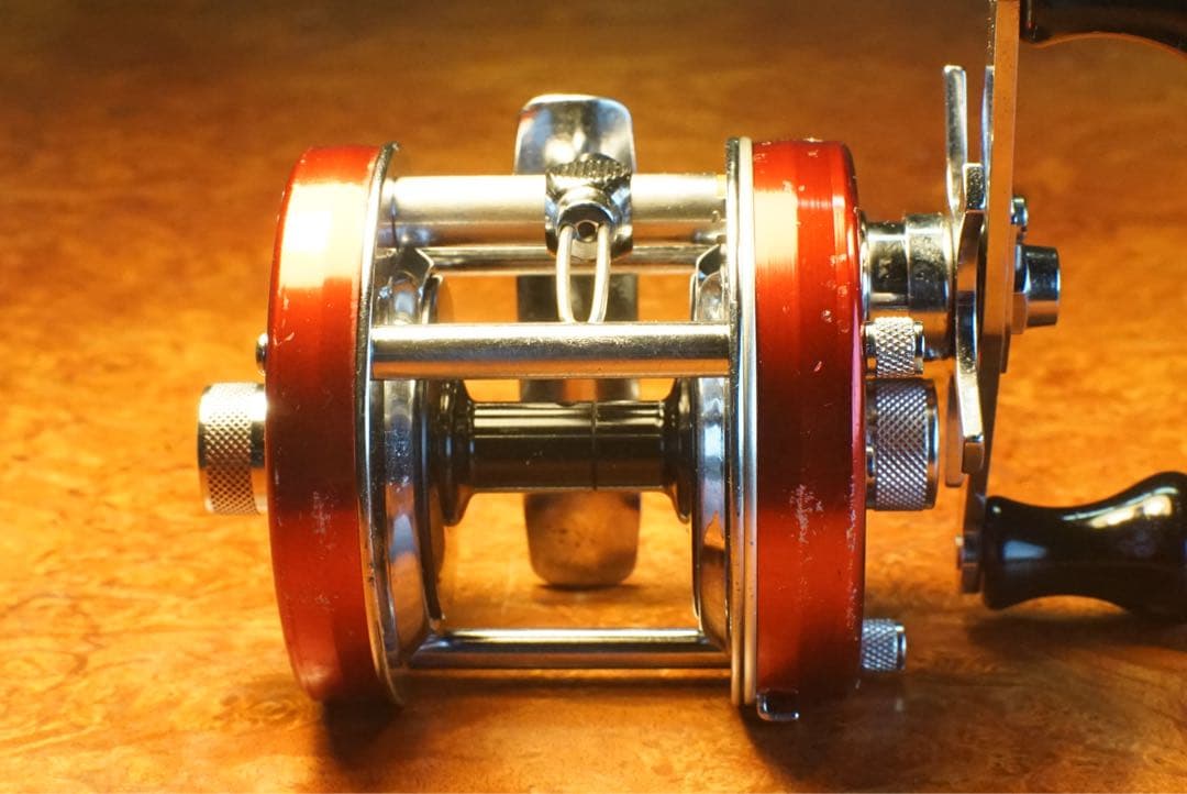 ABU アンバサダー 5500 メンテ済 フレーム修正済 チェリーレッド