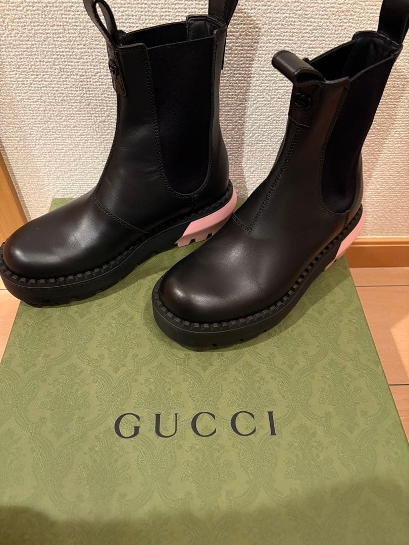 新品同様　GUCCI サイドゴアブーツ ブラック/ピンク