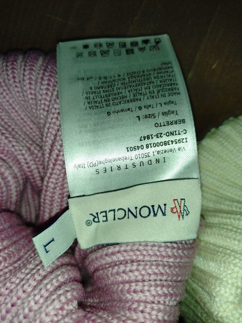 MONCLER ポンポン付きニット帽 ピンク