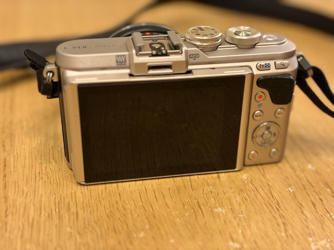 【状態良】OLYMPUS PEN E-PL8 カメラデビューに最適！