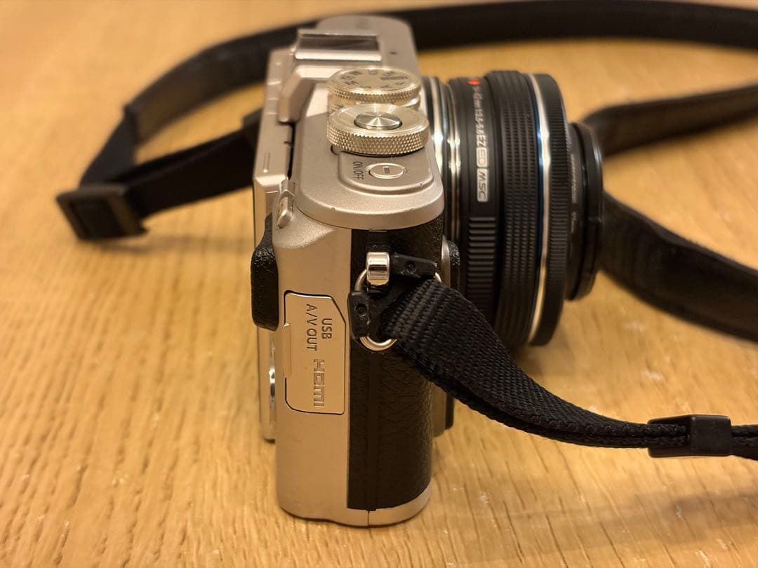 【状態良】OLYMPUS PEN E-PL8 カメラデビューに最適！