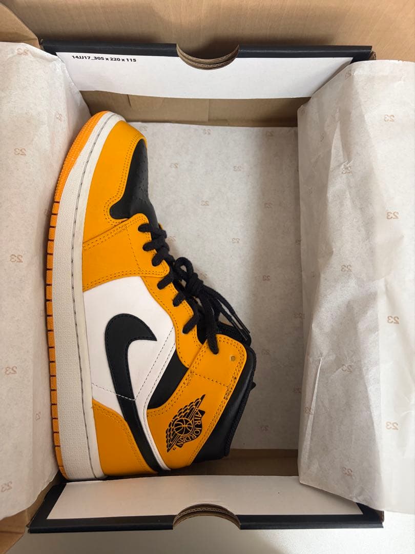 ナイキ エアジョーダン1ミッド タクシー/ブラックホワイト 554724-701