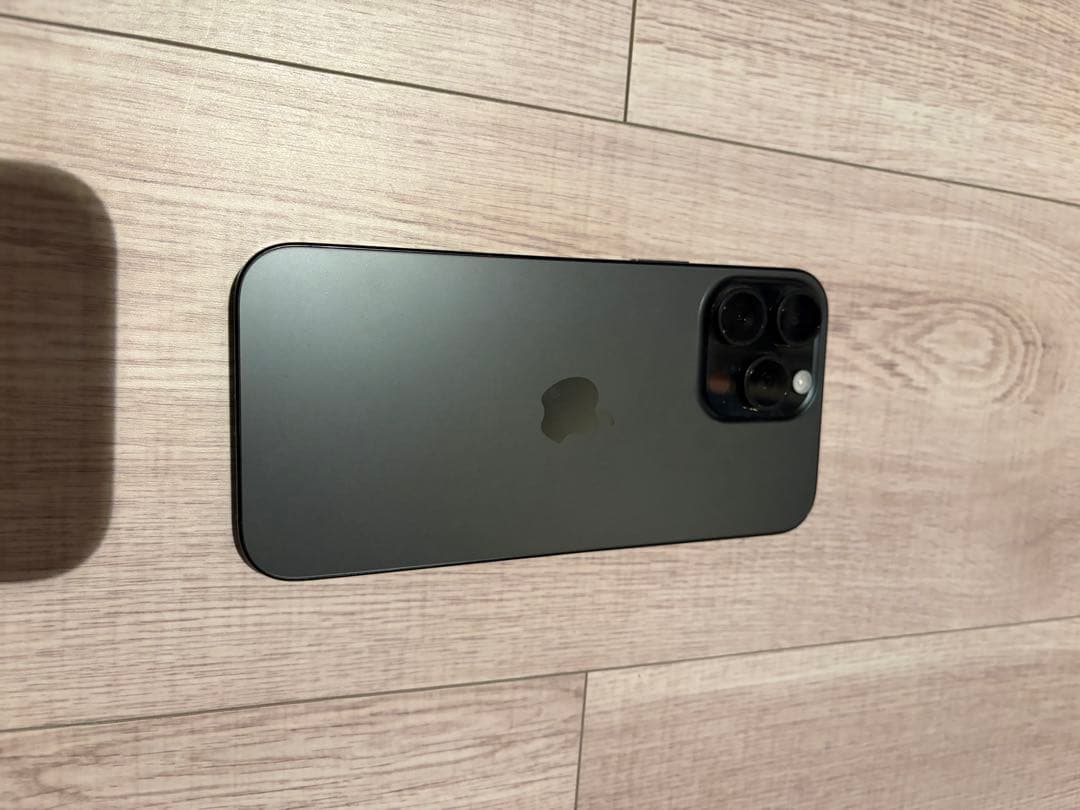Apple iPhone 16 Pro Maxブラックチタニウム　256GB