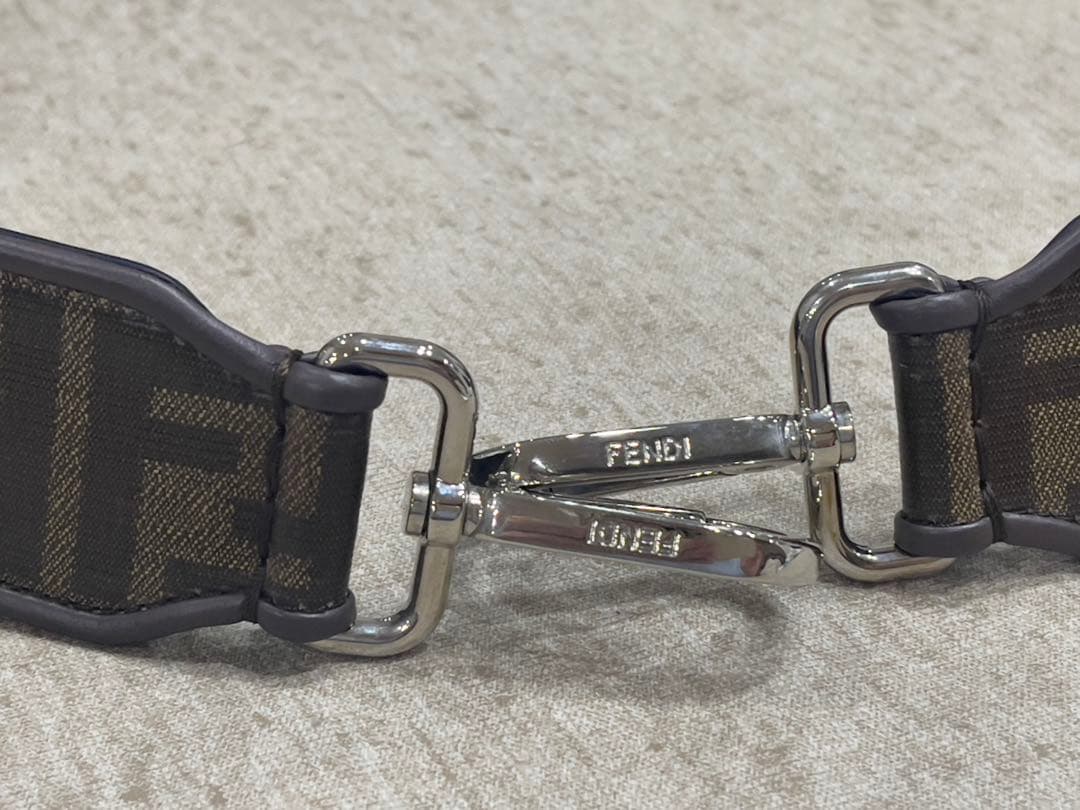 ららFENDI フェンディ　ストラップユー　ズッカ