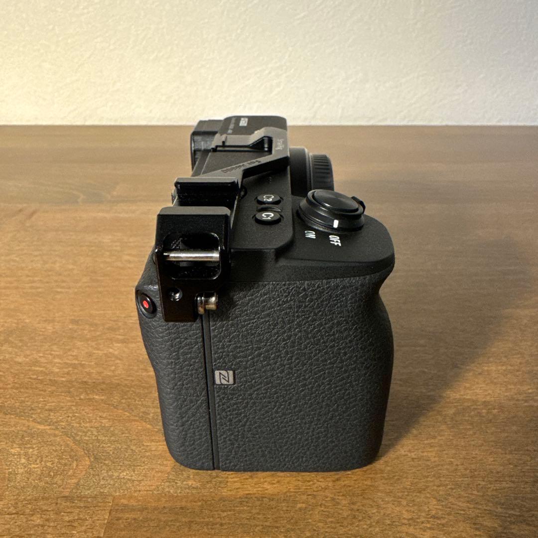 SONY α6600 ボディ海外版 SmallRigコールドシューアダプター付き