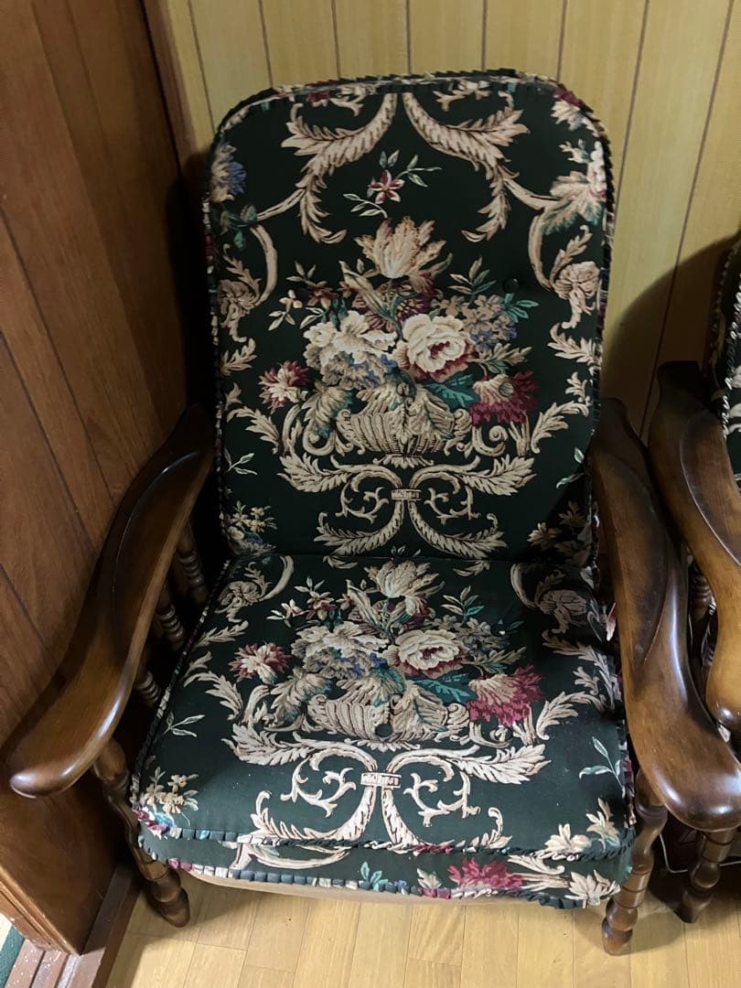 カリモク　コロニアル　クラシック花柄1人掛けソファ　2脚