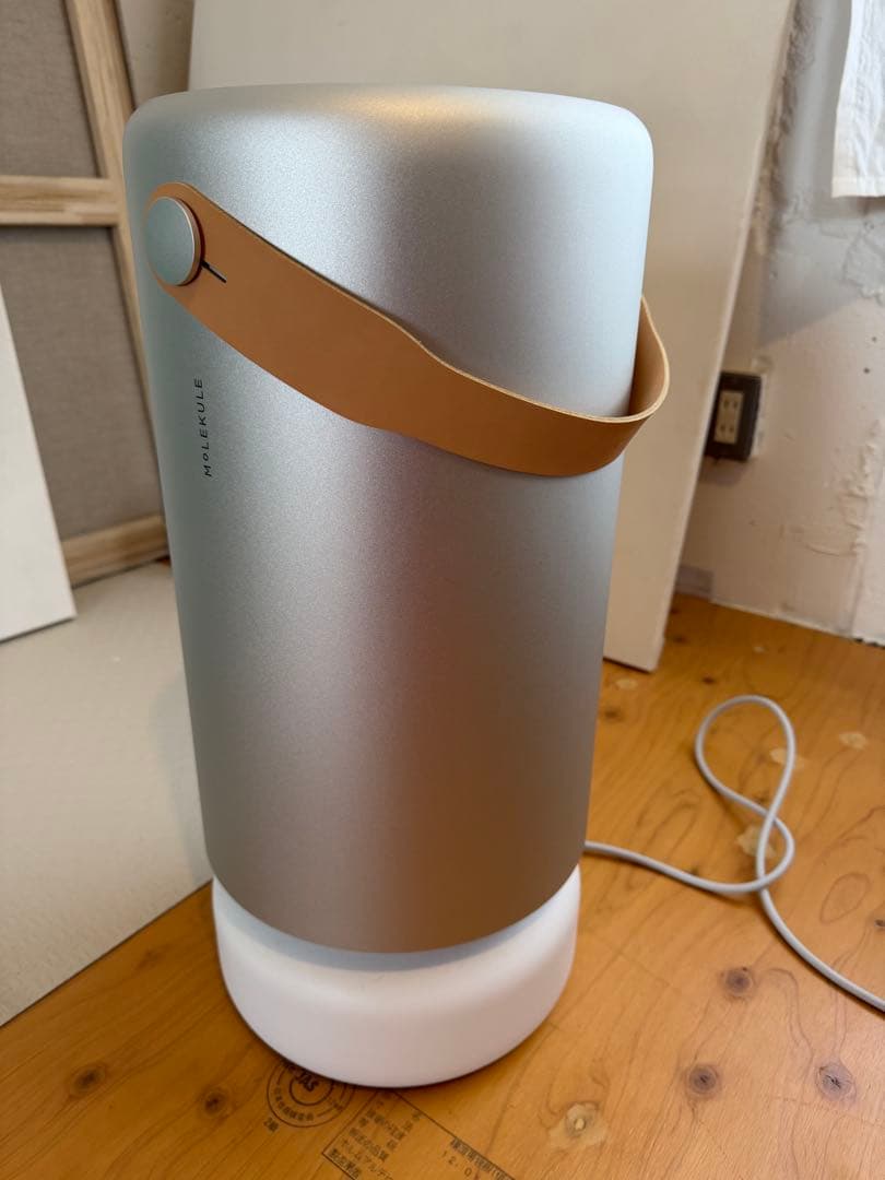 ハンドル付きシルバー空気清浄機