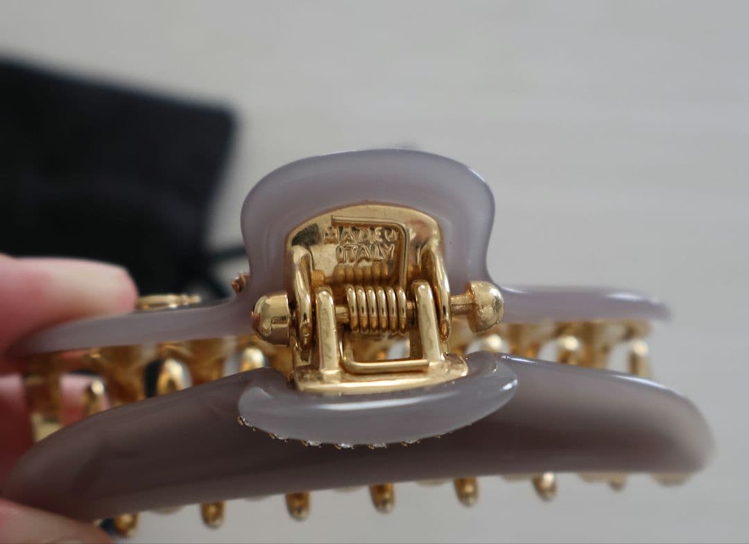 【acca】ロゴ付き　ニューコラーナクリップ　中サイズ