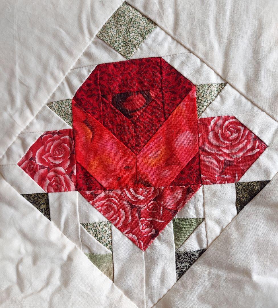 赤いバラのベッドカバー(未完成品です)