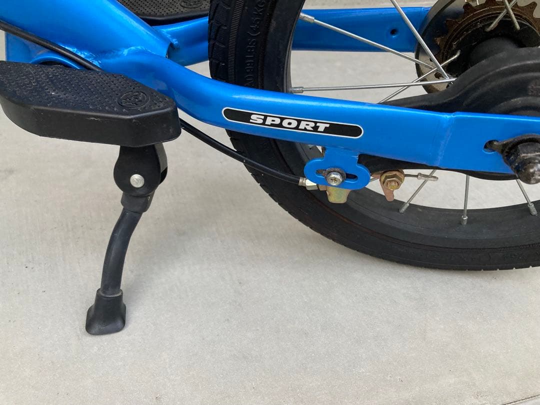 ストライダー14x 、専用キックスタンドと楽々ポンプ付き