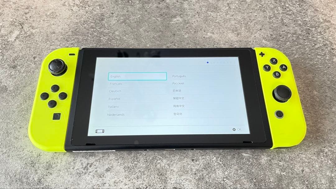 ニンテンドースイッチ　本体　ネオンイエロー