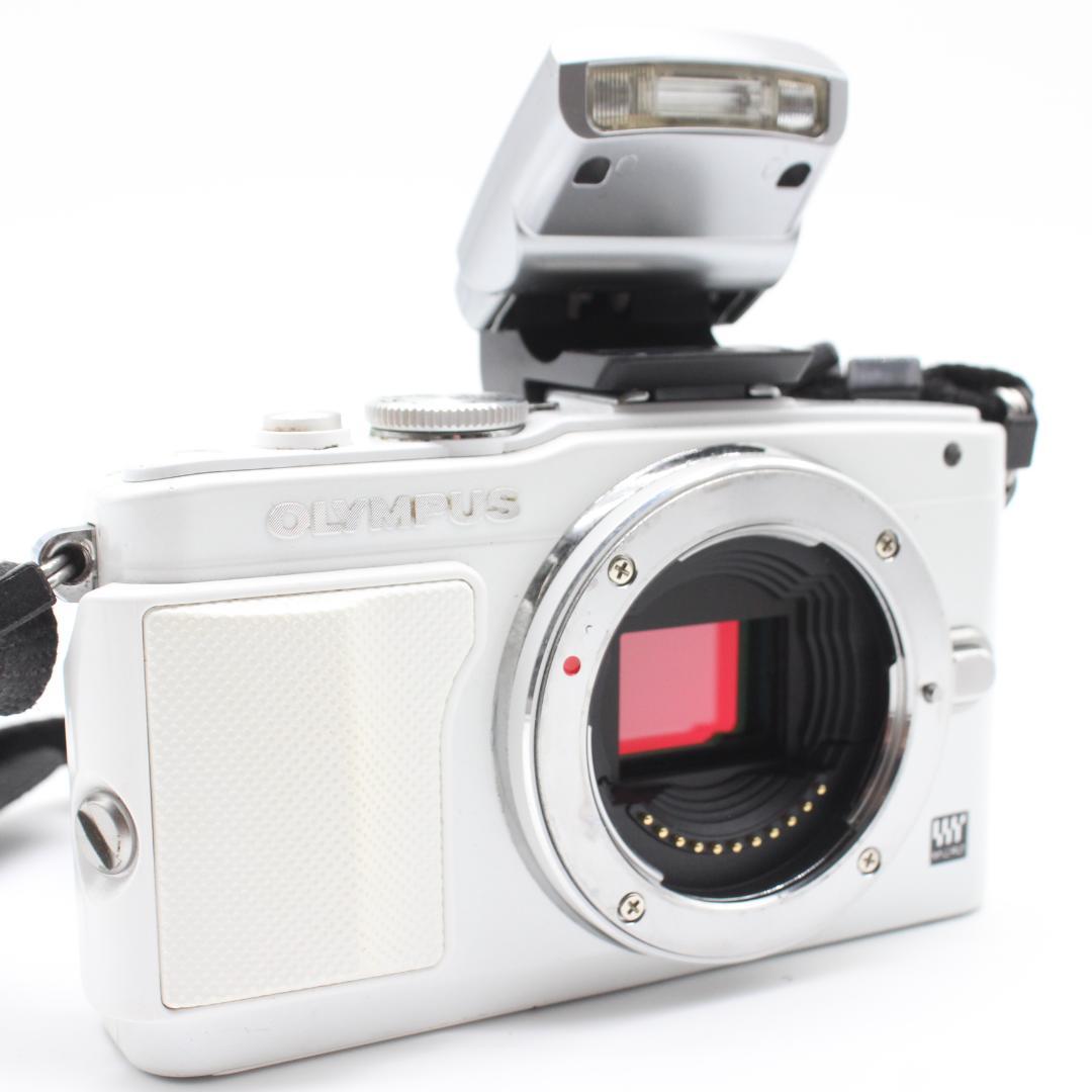 ミラーレス一眼 PEN Lite E-PL6 ボディ ホワイト