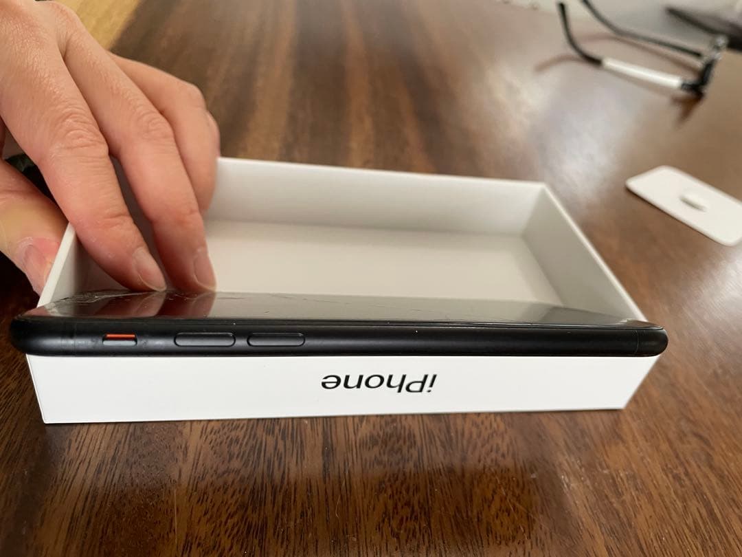 Apple iPhone SE 2ブラック 本体