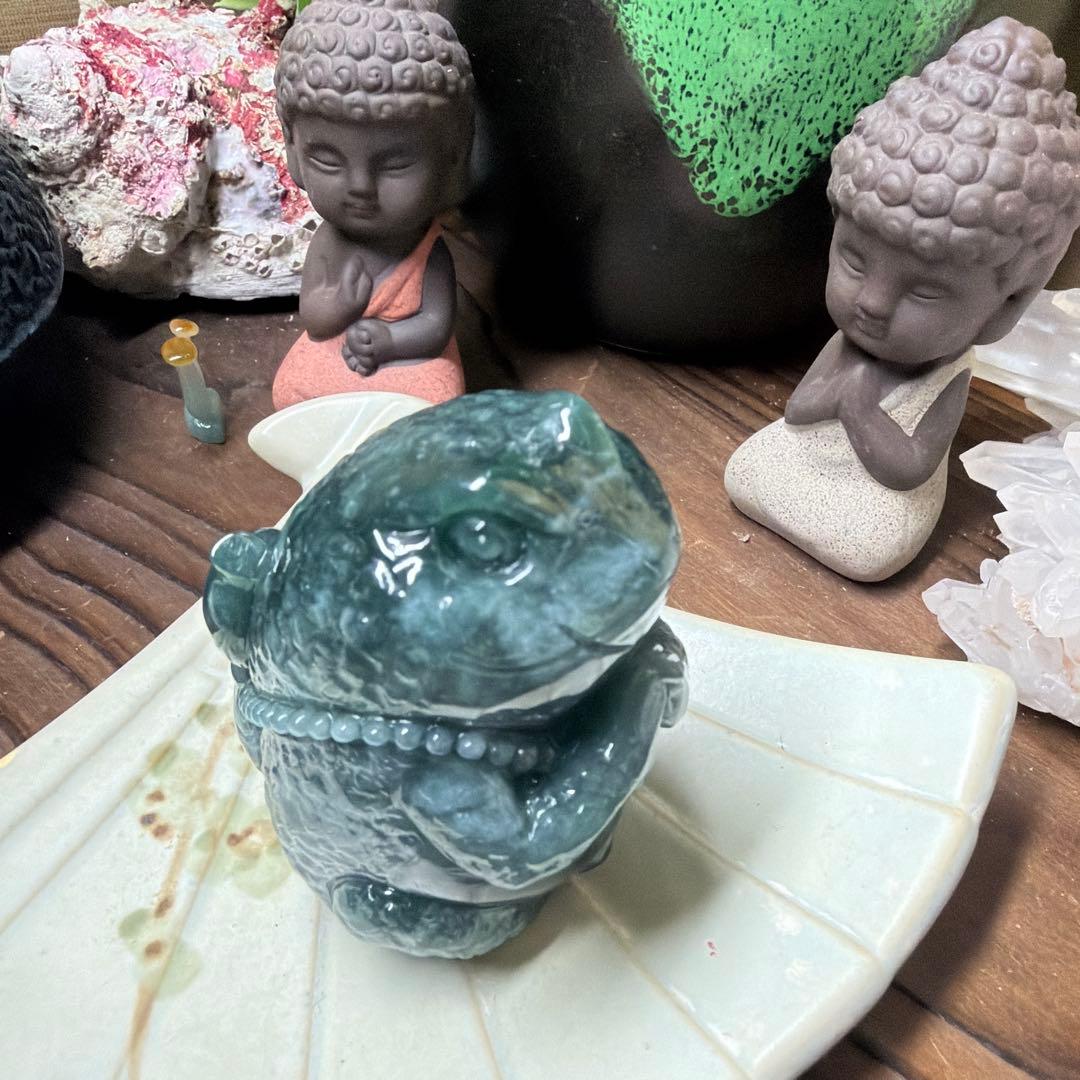 本翡翠、氷藍水開運、金運、福祈り、御守り銭蛙、金蟾