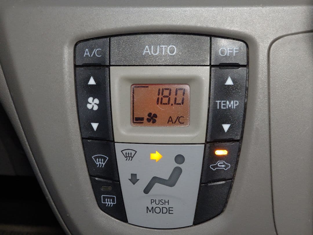 LA300S ミライース エアコン操作パネル