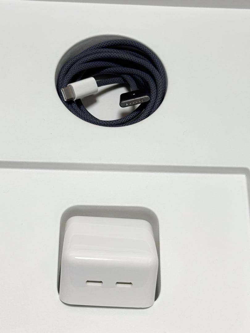 極美品　バッテリー100%　充放電回数27回　MacBook Air 15 M3