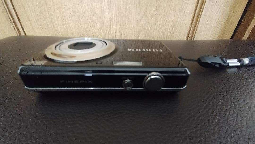 【まい様】【中古品】富士フィルム Fujifilm J30 コンデジカメラ