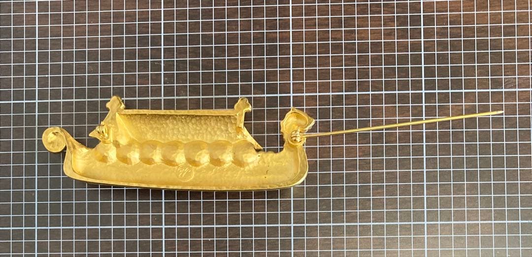 超希少デザイン　❤️カール・ラガーフェルド❤️ 龍頭鷁首風のブローチ　猛獣船⭐️匿名