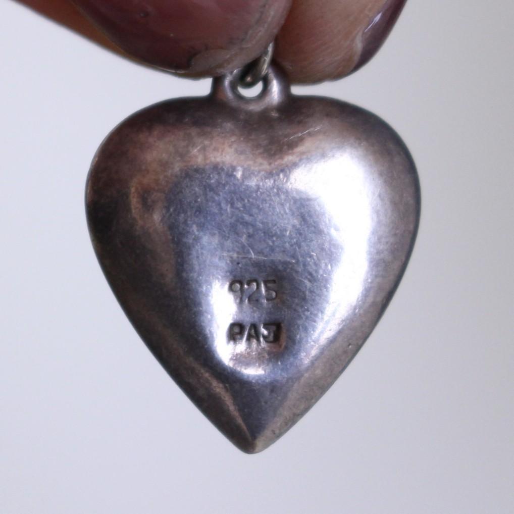 40s　スウィートハートジュエリー 　唐草 古着　渦巻　チャーム 波　NAVY