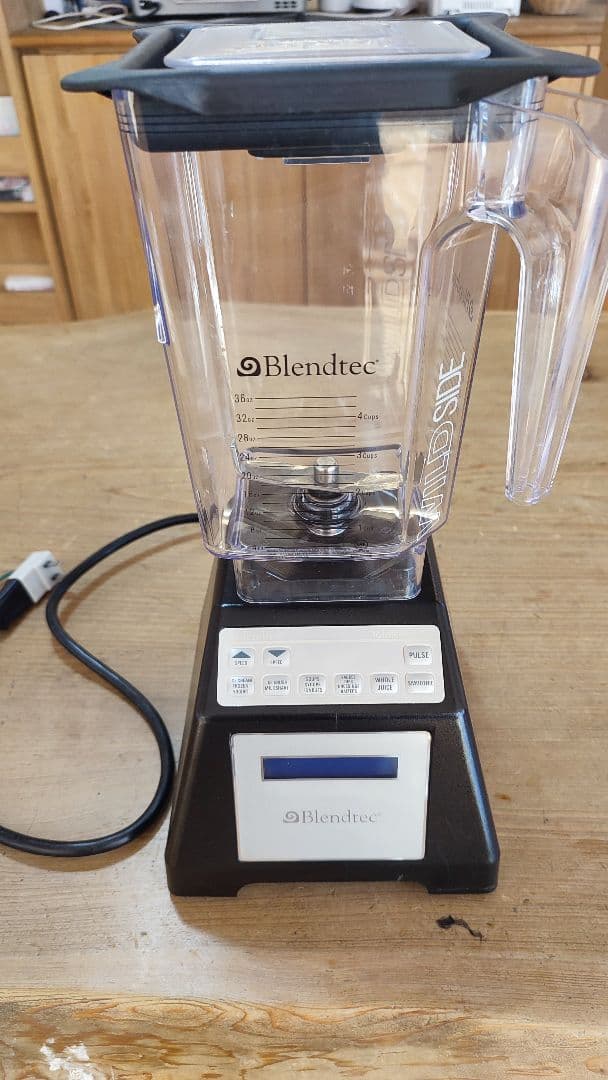 ブレンドテックBlendtec ジューサー　ミキサー