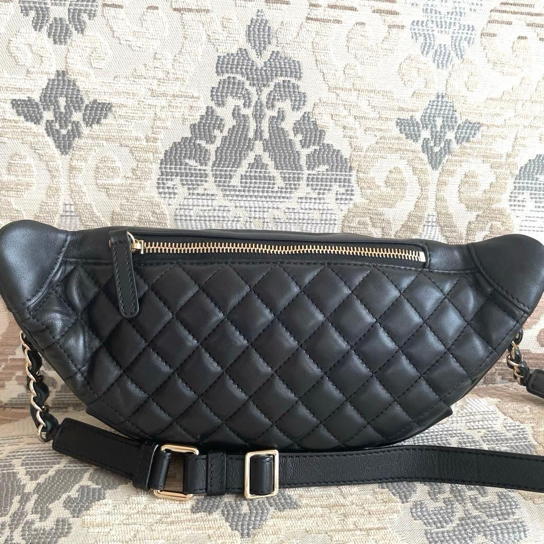 CHANEL ブラック キルティング ボディバッグ