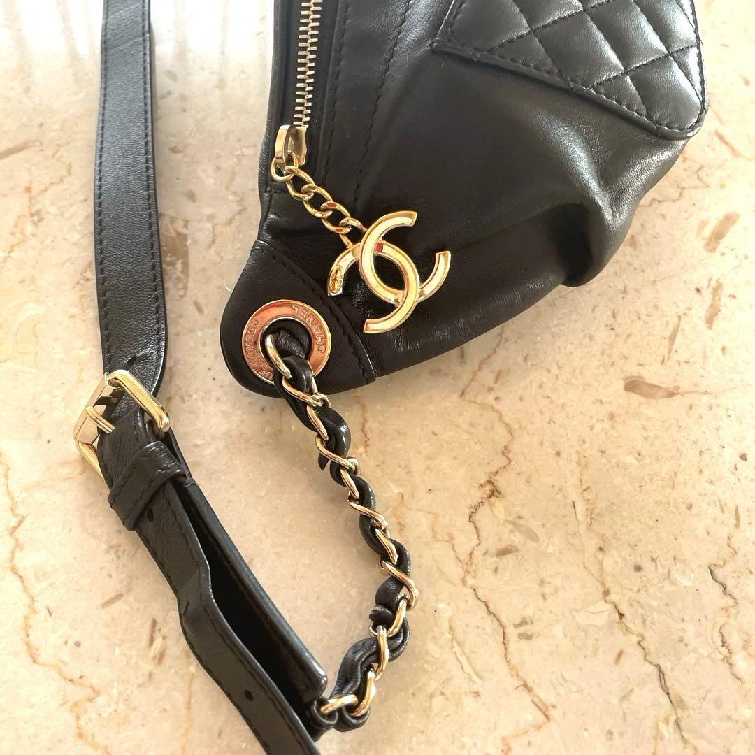 CHANEL ブラック キルティング ボディバッグ