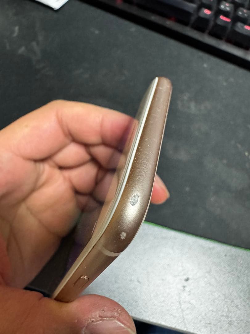 iPhone8 64G 電池容量　100