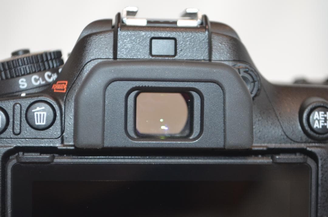 シャッター数1800回以下 Nikon D7500☆Wi-Fi搭載 三脚付