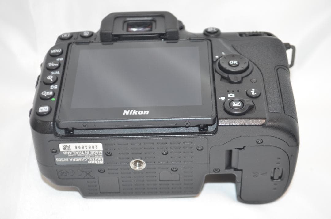 シャッター数1800回以下 Nikon D7500☆Wi-Fi搭載 三脚付