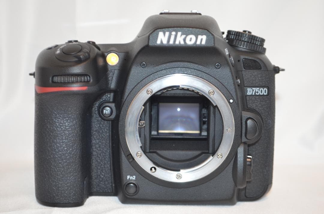 シャッター数1800回以下 Nikon D7500☆Wi-Fi搭載 三脚付