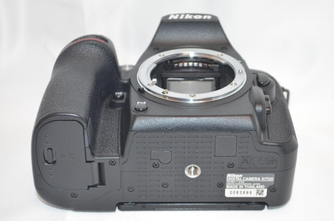 シャッター数1800回以下 Nikon D7500☆Wi-Fi搭載 三脚付