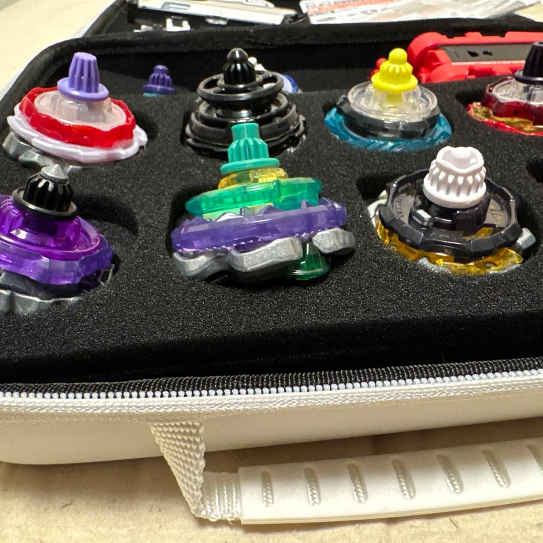 ほぼ新品　ベーブレードx 12個　まとめ売り　ベイバトルパス•ケース付き