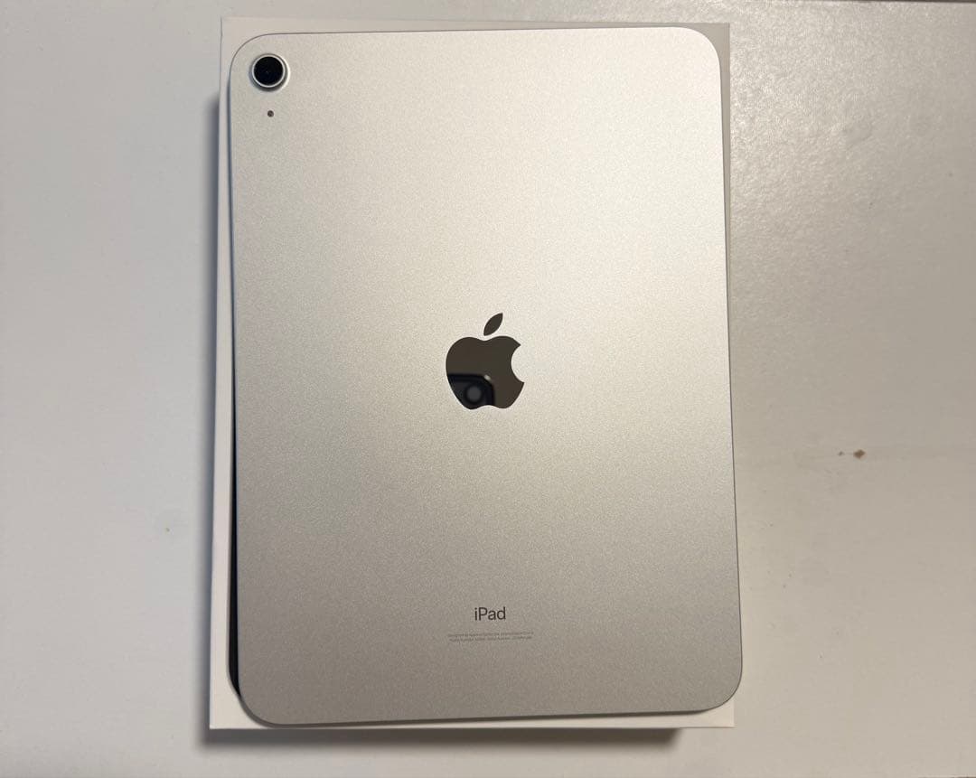 【美品】Apple iPad（第10世代）64GB シルバー