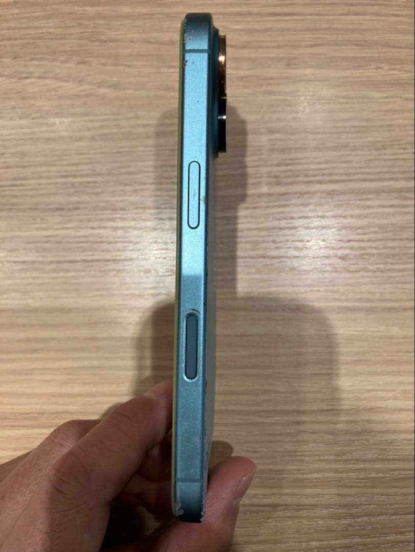 Apple iPhone 16訳あり 背面ひび割れ、バッテリー不良