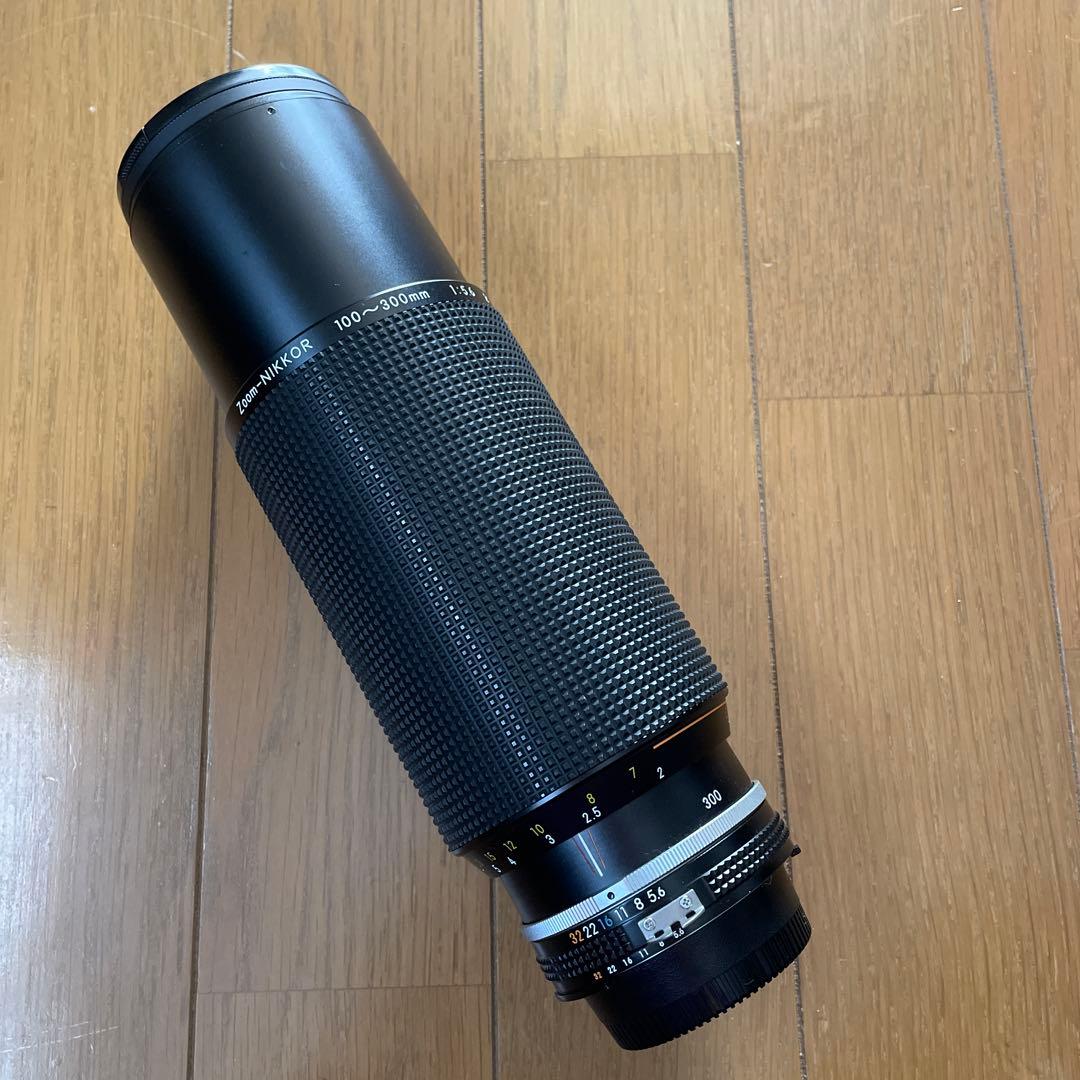 Nikon 100-300mm ズームレンズ f/5.6