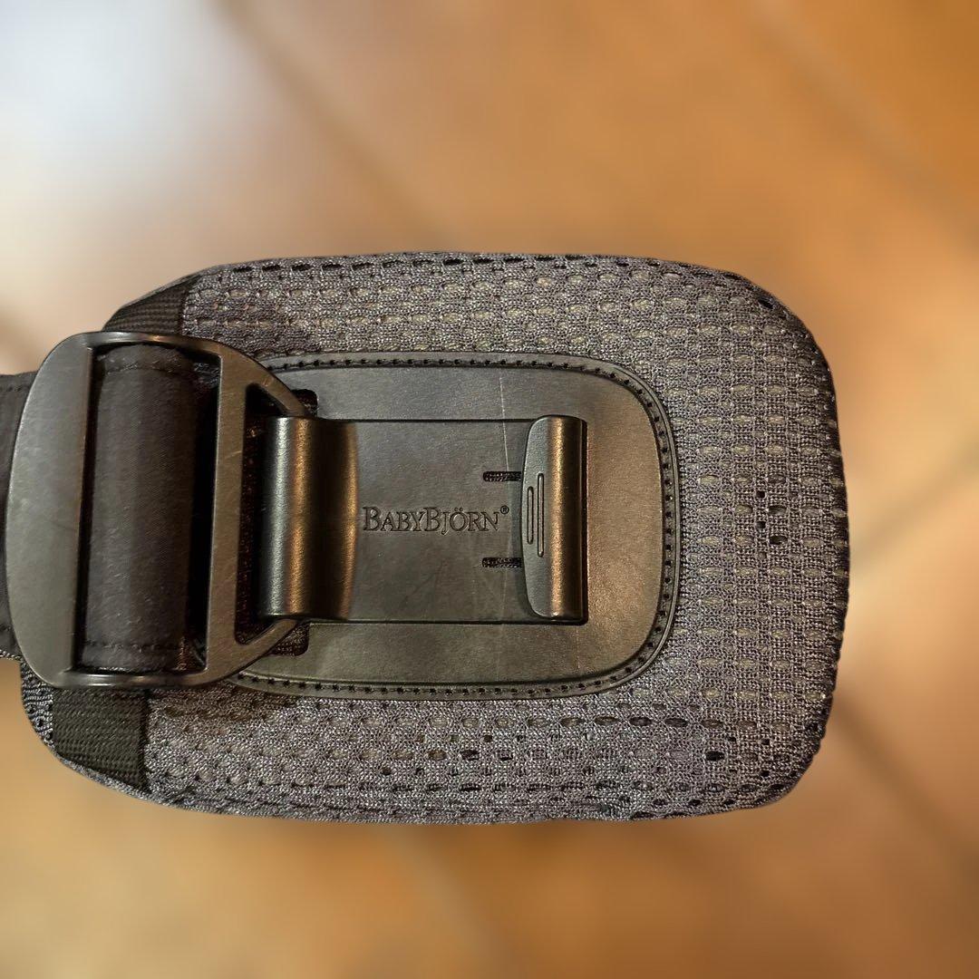 クリスマスまでセール中　 BABYBJÖRN 抱っこ紐 グレー　メッシュ
