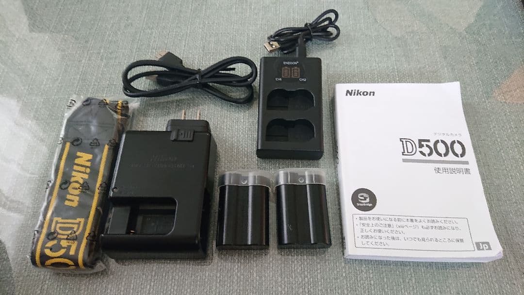 NIKON D500 バッテリーグリップ＋予備バッテリー2本＋α