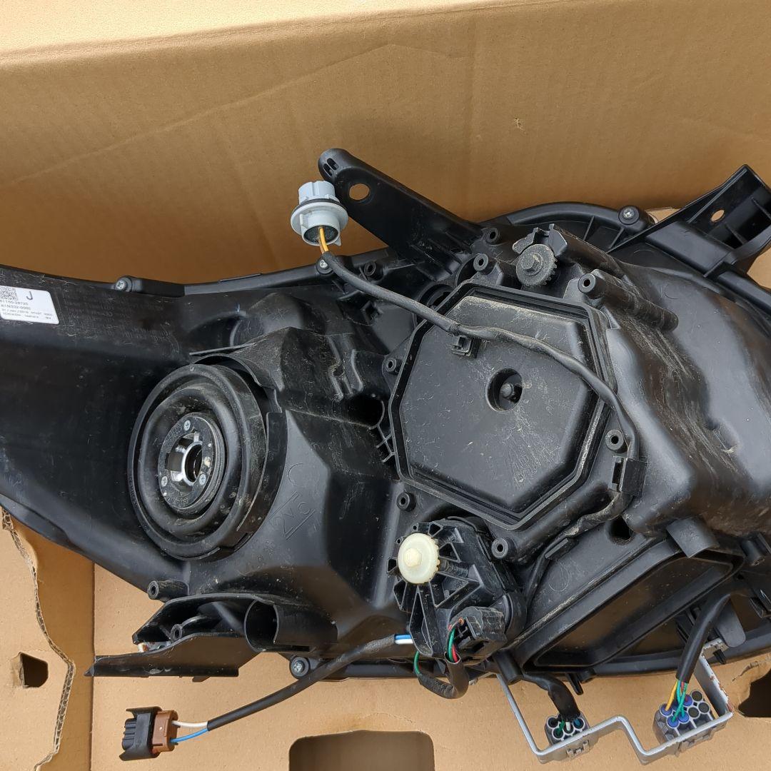 トヨタノア　左側ヘッドランプ　純正　美品