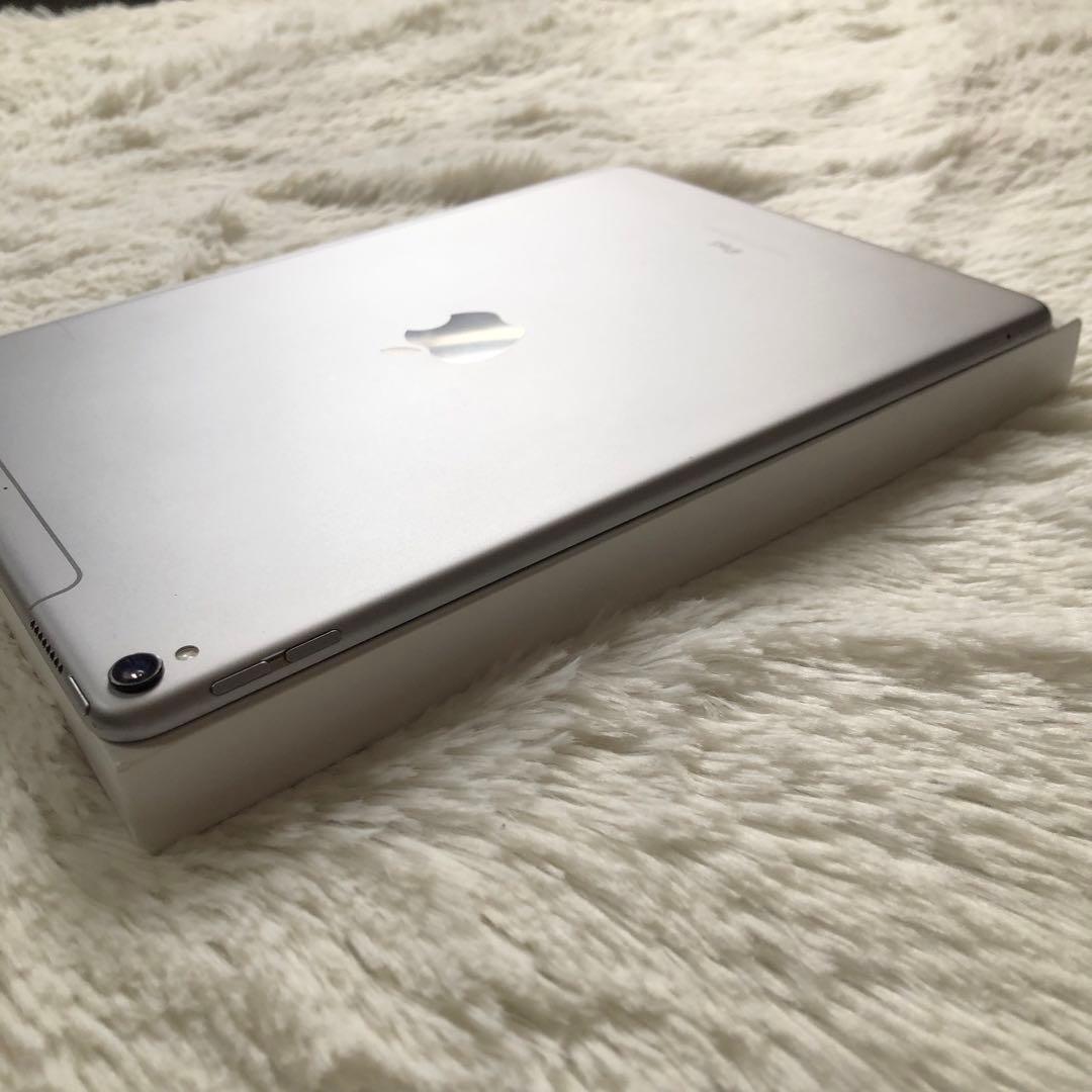 【完動品】iPad Pro 10.5 256GB SIMフリー 【付属品】
