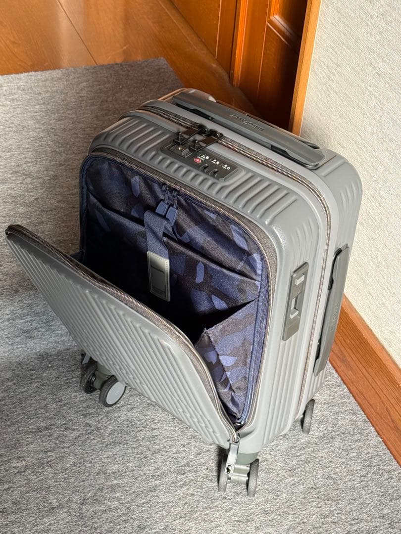 イノベーター キャリーケース INV30 21L スチールグレー　新品未使用品