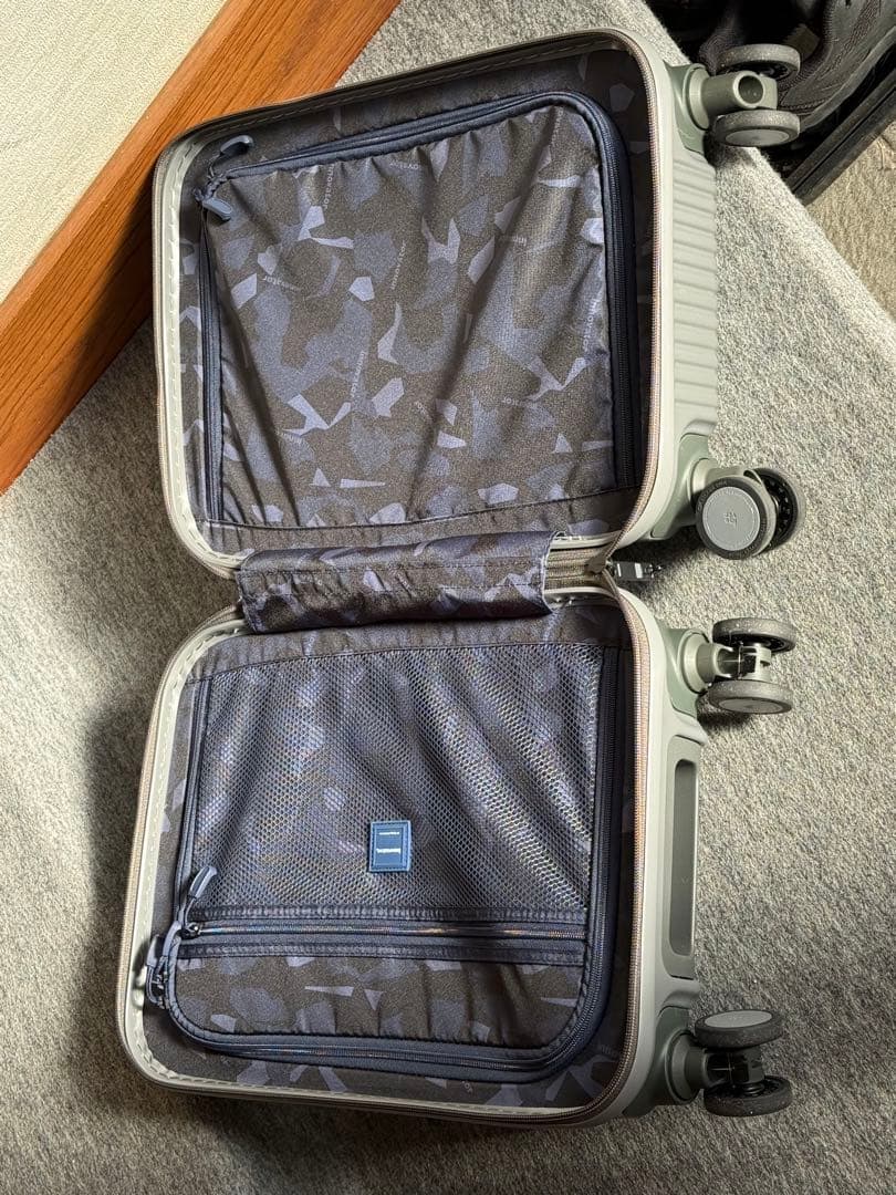 イノベーター キャリーケース INV30 21L スチールグレー　新品未使用品