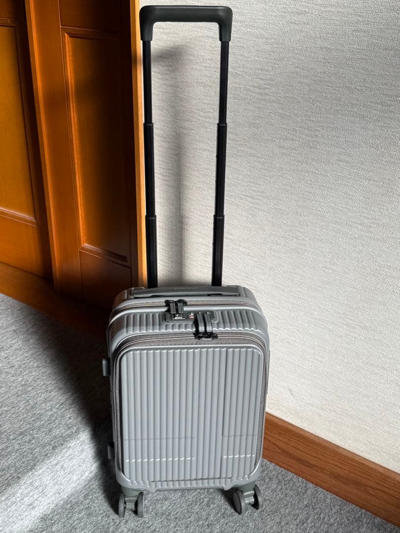 イノベーター キャリーケース INV30 21L スチールグレー　新品未使用品