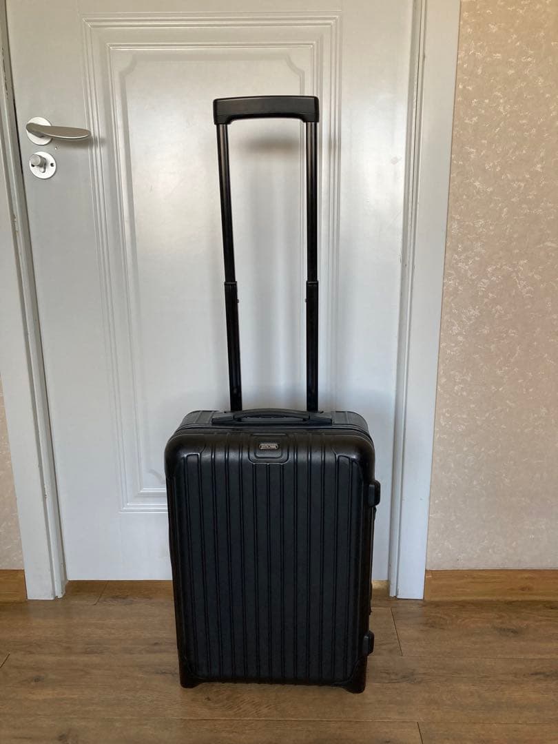 リモワサルサ2輪 デジタル迷彩仕様 最新TSA搭載★艶消黒35ℓ機内持込可能